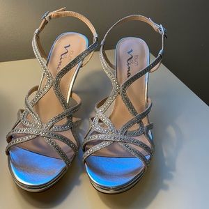 Touch of Nina Viona Silver dress shoes 10M